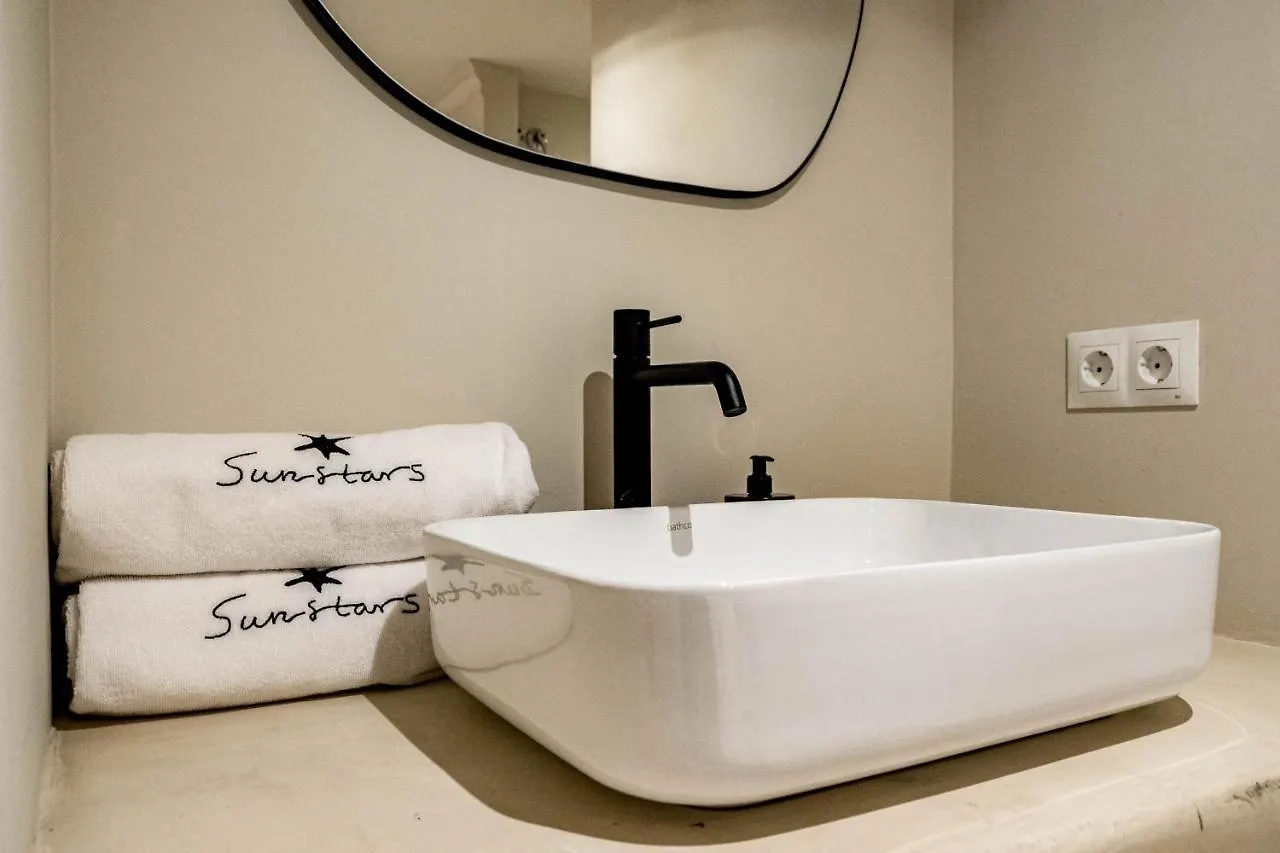 Fully Renovated Modern 2 Bedroom Apartment In Aloha Pueblo 마르베야 스페인