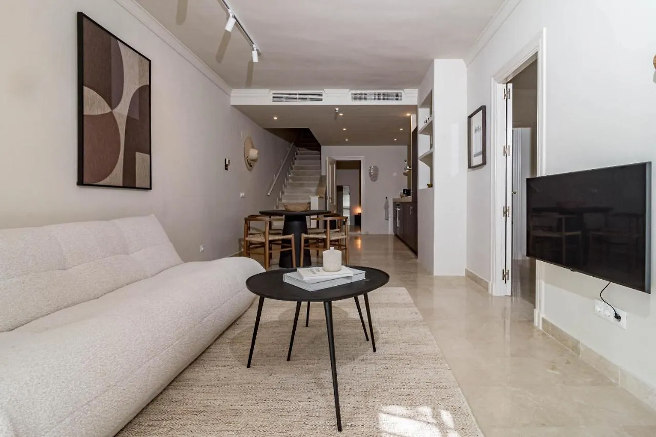 Fully Renovated Modern 2 Bedroom Apartment In Aloha Pueblo 마르베야