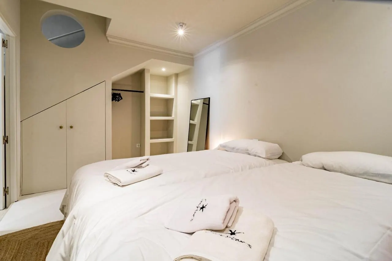 Fully Renovated Modern 2 Bedroom Apartment In Aloha Pueblo Marbella